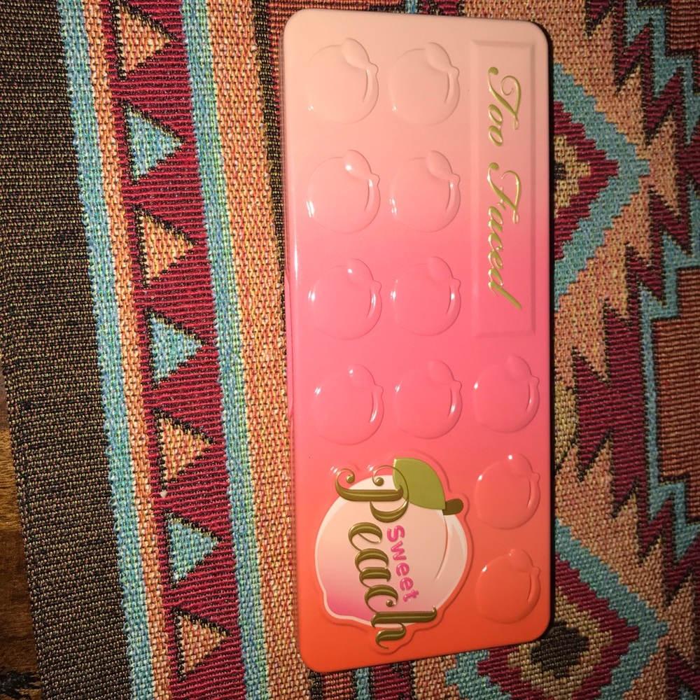 Too faced LIMITED EDITION Peach palette!